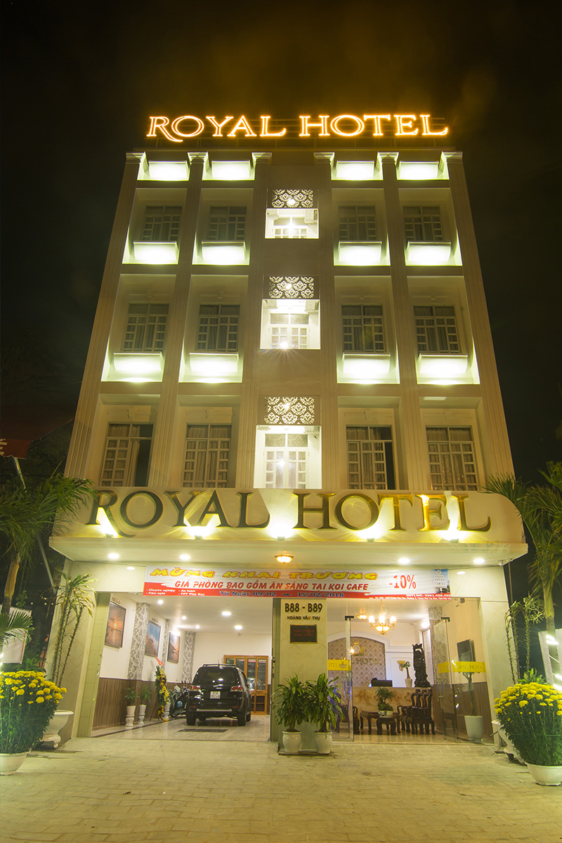 Về Royal Hotel